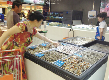 青島市場貝類銷售火爆，扇貝海蠣子價(jià)格穩(wěn)中有升